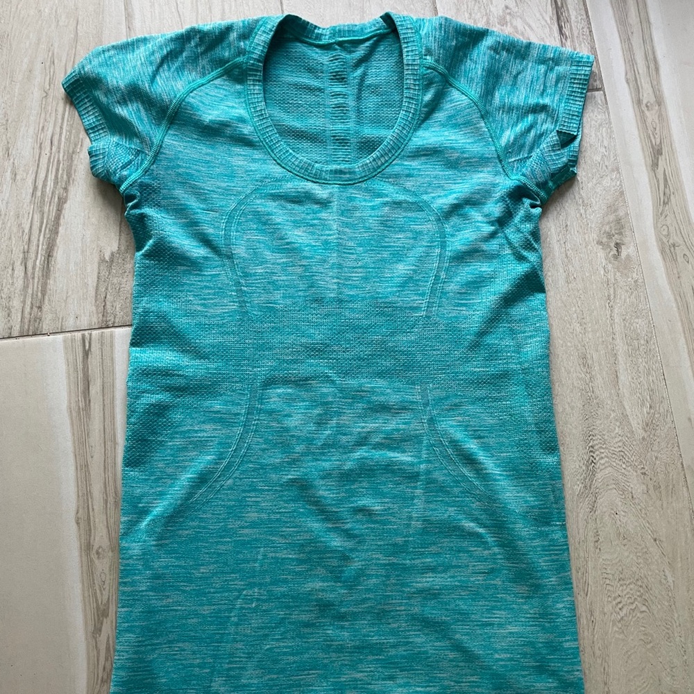 Lululemon swiftly T. Size 6.